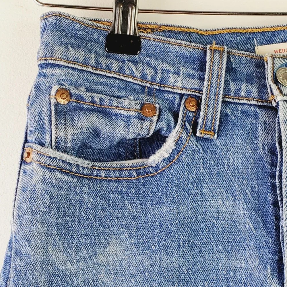 Levi's Wedgie Straight Button Fly Cropped Hi-Rise Jeans in Jive, Sz 24 - Picture 5 of 13